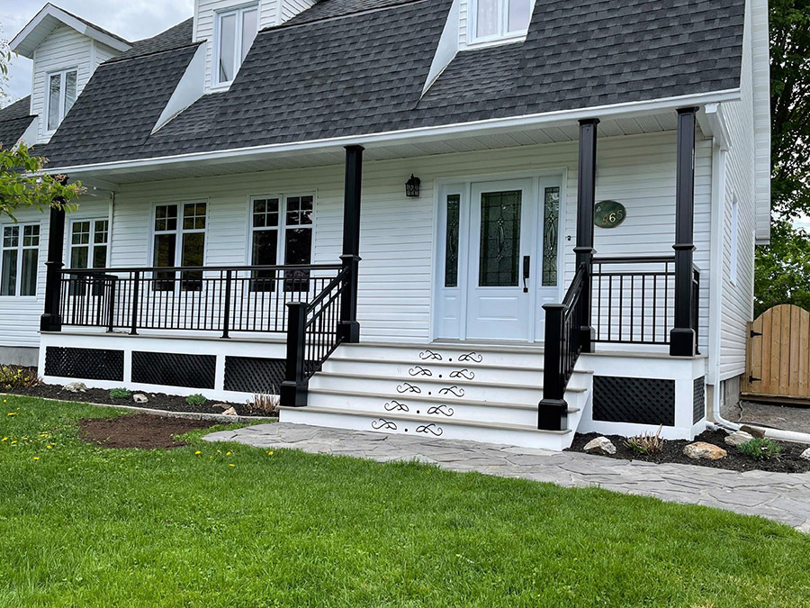 aluminum balusters are covered with coloured enamel Saint-Donat