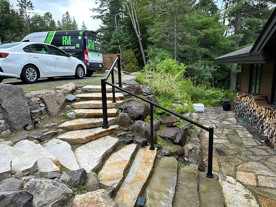 Vendor and installer of handrails Laurentians