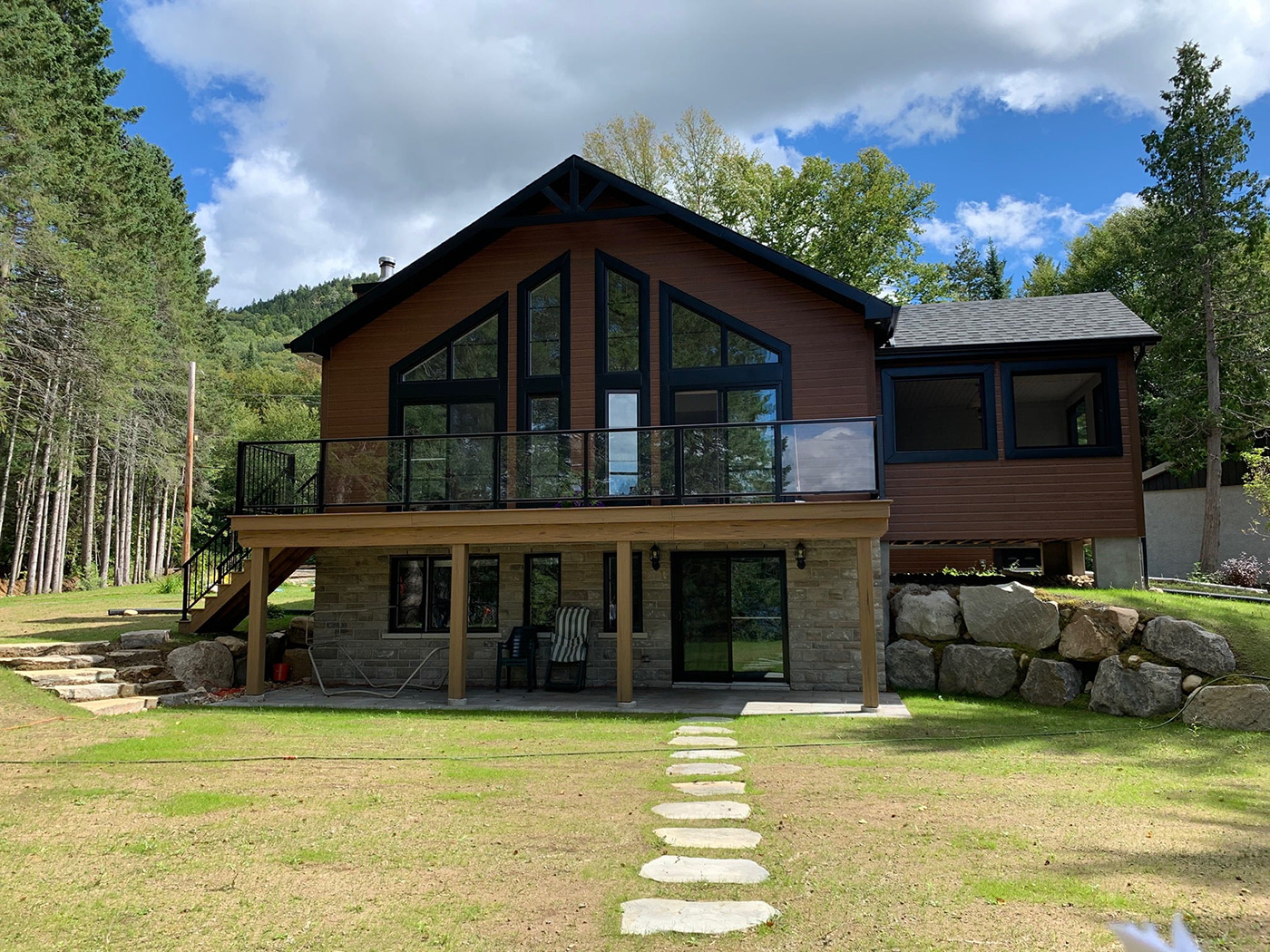 Glass railing Laurentians