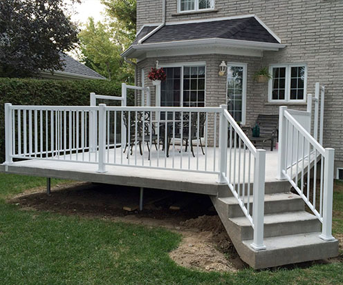 Laurentians Aluminum railings Solid and durable installation