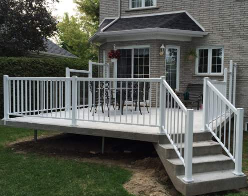 aluminum balusters are covered with a coloured enamel Saint-Sauveur