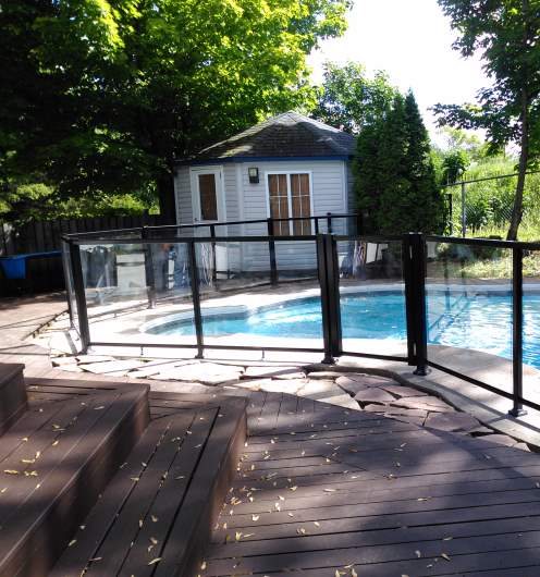 Custom-made pool fence Laurentians